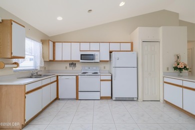 Perfectly situated just a couple of blocks from the ocean in the - photo 14
