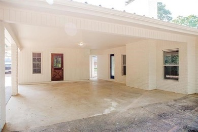 Beautiful mid-century modern home, a rare find in Hideaway! This - photo 7