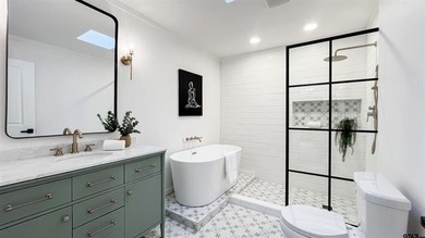 Beautiful mid-century modern home, a rare find in Hideaway! This - photo 10