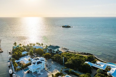 Private oceanfront estate behind the gates of Tingler Island - photo 12