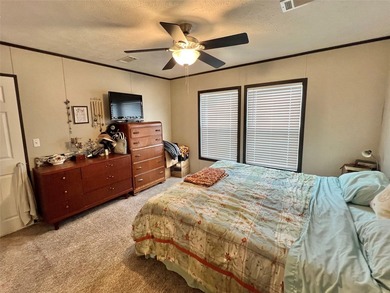 Welcome to a charming East Texas retreat offering easy living in - photo 16
