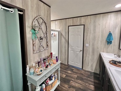 Welcome to a charming East Texas retreat offering easy living in - photo 20