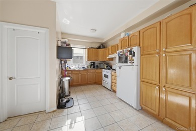 Mix Use property. Fantastic Property Fantastic Location in the - photo 4