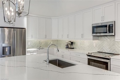A rare offering, this fully renovated three-bedroom-plus-den - photo 11