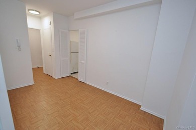 Welcome to this bright and inviting studio CO-OP in the - photo 12