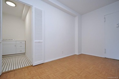 Welcome to this bright and inviting studio CO-OP in the - photo 13