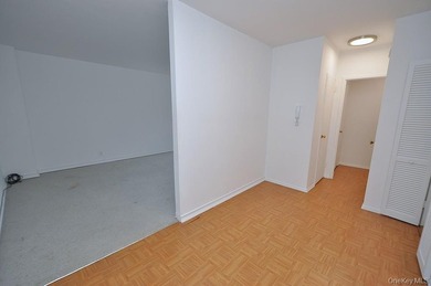 Welcome to this bright and inviting studio CO-OP in the - photo 14