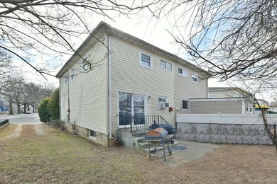 Welcome to this well-maintained 3-bedroom, 2.5-bathroom home in - photo 15
