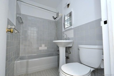 Welcome to this bright and inviting studio CO-OP in the - photo 17