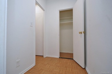Welcome to this bright and inviting studio CO-OP in the - photo 18