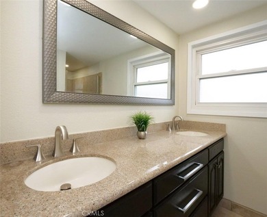 Don't miss the UNIQUE OPPORTUNITY to own this beautifully - photo 18