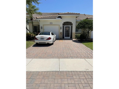 Lake Townhome/Townhouse For Sale in West Palm Beach, Florida