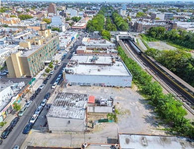 Rare-Find 2-Family can be Packaged Deal with 708 (empty lot) & - photo 8