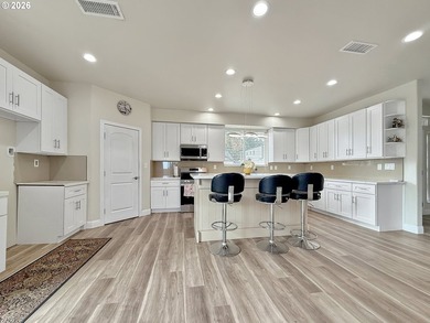 Bring offers! Welcome to this beautifully designed 3-bedroom - photo 11