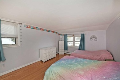 Don't miss out on this GEM in Lindenhurst. Enormous, welcoming - photo 15