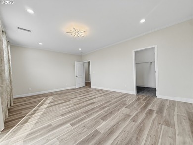 Bring offers! Welcome to this beautifully designed 3-bedroom - photo 16