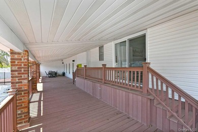 Don't miss out on this GEM in Lindenhurst. Enormous, welcoming - photo 20