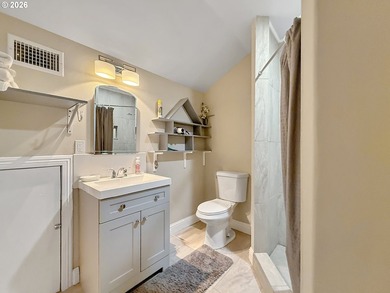 Bring offers! Welcome to this beautifully designed 3-bedroom - photo 27
