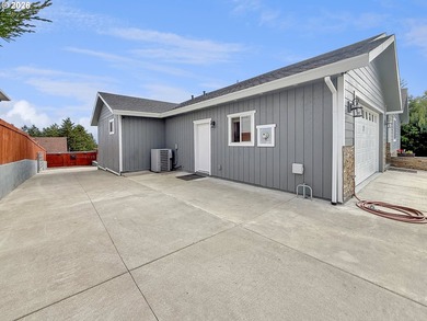 Bring offers! Welcome to this beautifully designed 3-bedroom - photo 34
