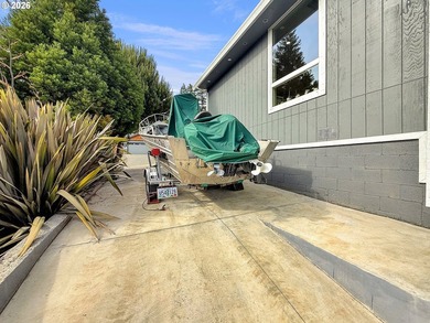 Bring offers! Welcome to this beautifully designed 3-bedroom - photo 40