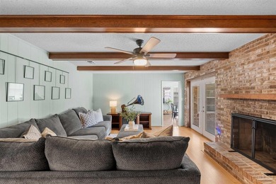 Welcome home to this beautifully maintained all-brick, 3-bedroom - photo 4