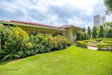 Luxury Remodeled Residence in Altos del Golf - Space, Privacy & - photo 5