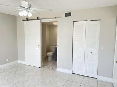 Light and Bright RENOVATED Large 1 bedroom with 2 full baths - photo 13