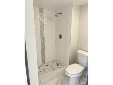 Light and Bright RENOVATED Large 1 bedroom with 2 full baths - photo 14
