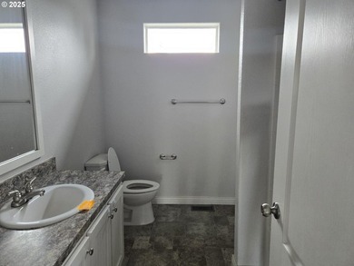 Discover your Central Oregon sanctuary at this 3-bedroom - photo 14