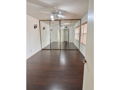 Welcome to Wellesley at Lake Clarke Shores! This beautifully - photo 16