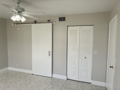 Light and Bright RENOVATED Large 1 bedroom with 2 full baths - photo 21
