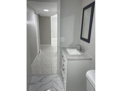 Light and Bright RENOVATED Large 1 bedroom with 2 full baths - photo 23