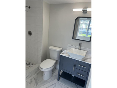 Light and Bright RENOVATED Large 1 bedroom with 2 full baths - photo 30