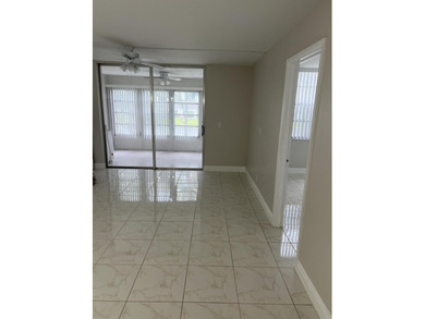 Light and Bright RENOVATED Large 1 bedroom with 2 full baths - photo 32