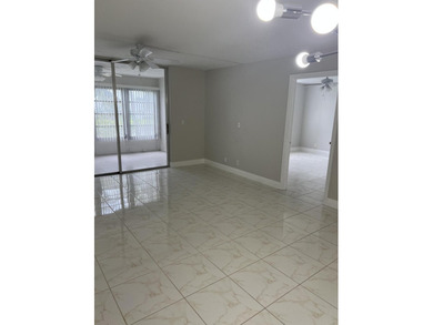 Light and Bright RENOVATED Large 1 bedroom with 2 full baths - photo 33