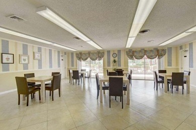 Light and Bright RENOVATED Large 1 bedroom with 2 full baths - photo 41