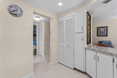 Live the Jupiter beach lifestyle in this charming 1 bed, 1.5 - photo 11