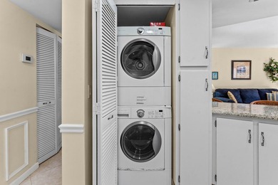 Live the Jupiter beach lifestyle in this charming 1 bed, 1.5 - photo 12
