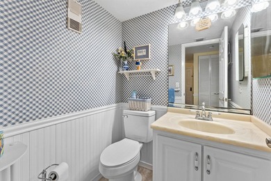 Live the Jupiter beach lifestyle in this charming 1 bed, 1.5 - photo 13