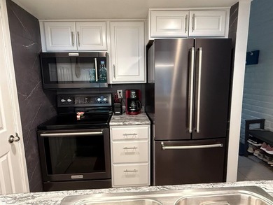 RESORT-STYLE LIVING AT THE HARBOURAGE! End unit available at The - photo 14