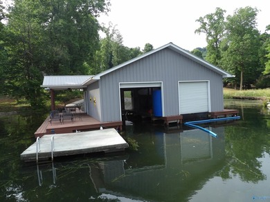 Waterfront home, Signal Point community, Guntersville city - photo 34