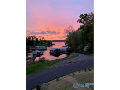 Waterfront home, Signal Point community, Guntersville city - photo 39