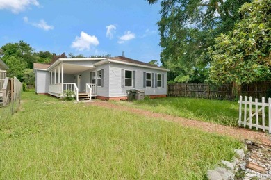 Completely renovated and move-in ready. This 3-bedroom, 2-bath - photo 4