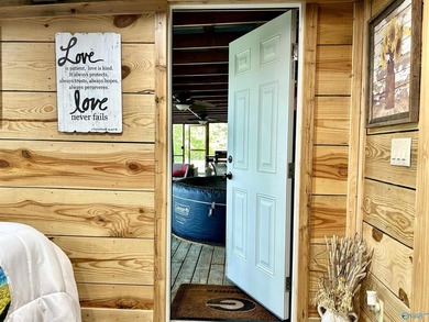 Enjoy lakeside living in this charming 3-bed / 1.5-bath mfg home - photo 34