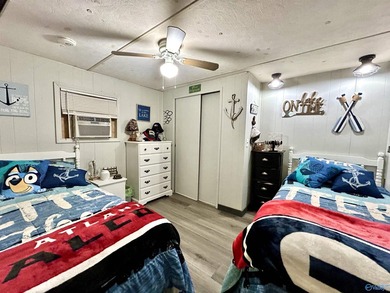 Enjoy lakeside living in this charming 3-bed / 1.5-bath mfg home - photo 36