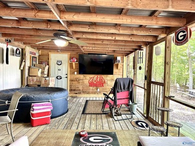 Enjoy lakeside living in this charming 3-bed / 1.5-bath mfg home - photo 41