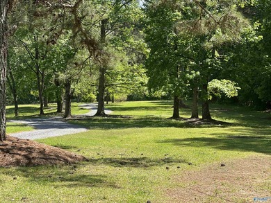 Enjoy lakeside living in this charming 3-bed / 1.5-bath mfg home - photo 44