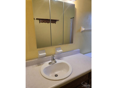 A MUST SEE! GREAT LOCATION CLOSE TO THE UNIVERSITY OF WEST - photo 6