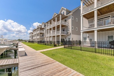 Marinafront 3-bedroom, 3.5-bath townhome in desirable Inlet Cove - photo 2