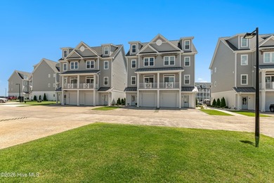 Marinafront 3-bedroom, 3.5-bath townhome in desirable Inlet Cove - photo 3